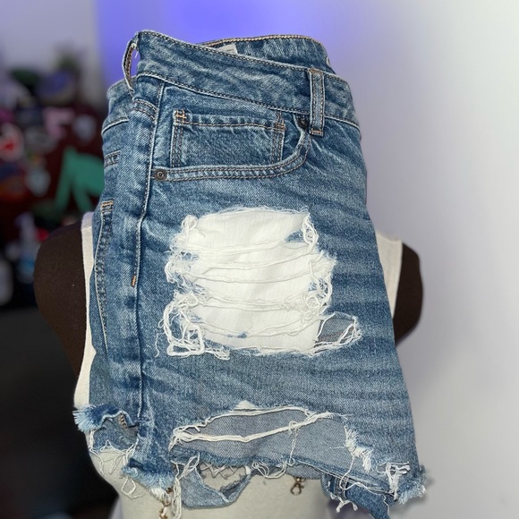 American Eagle Distressed Denim Shorts Size 14 - Picture 2 of 9